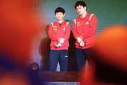 包含法兰克福队员互相支持，团结一心迎接挑战的词条