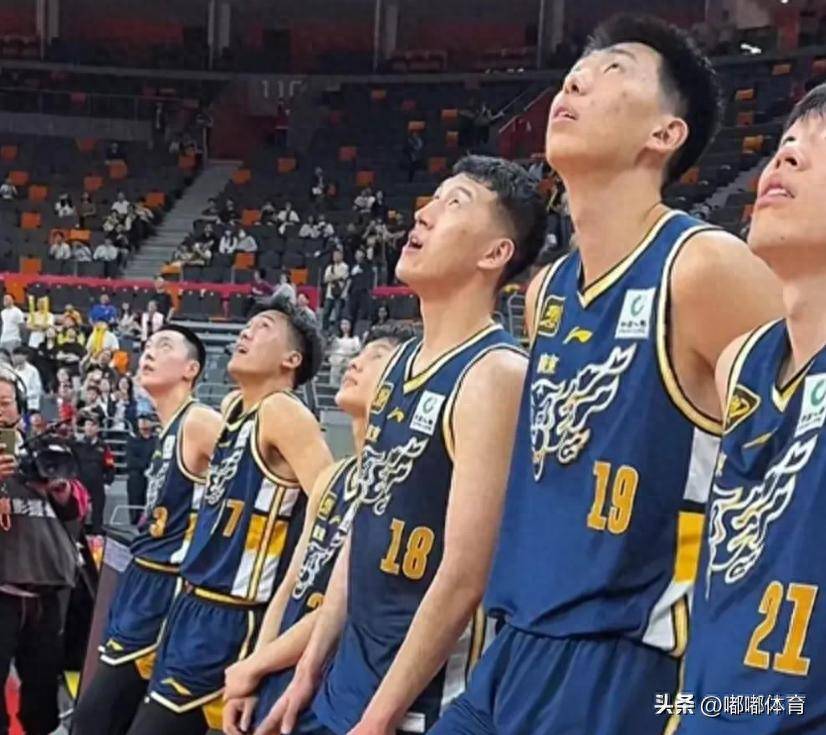 福建男篮迎来大胜，发挥出色，冲劲十足
