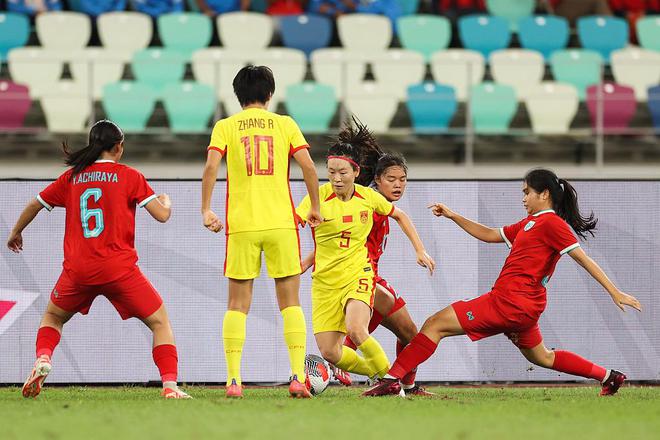体坛精彩视角：女足大赛传情人传球之美的简单介绍